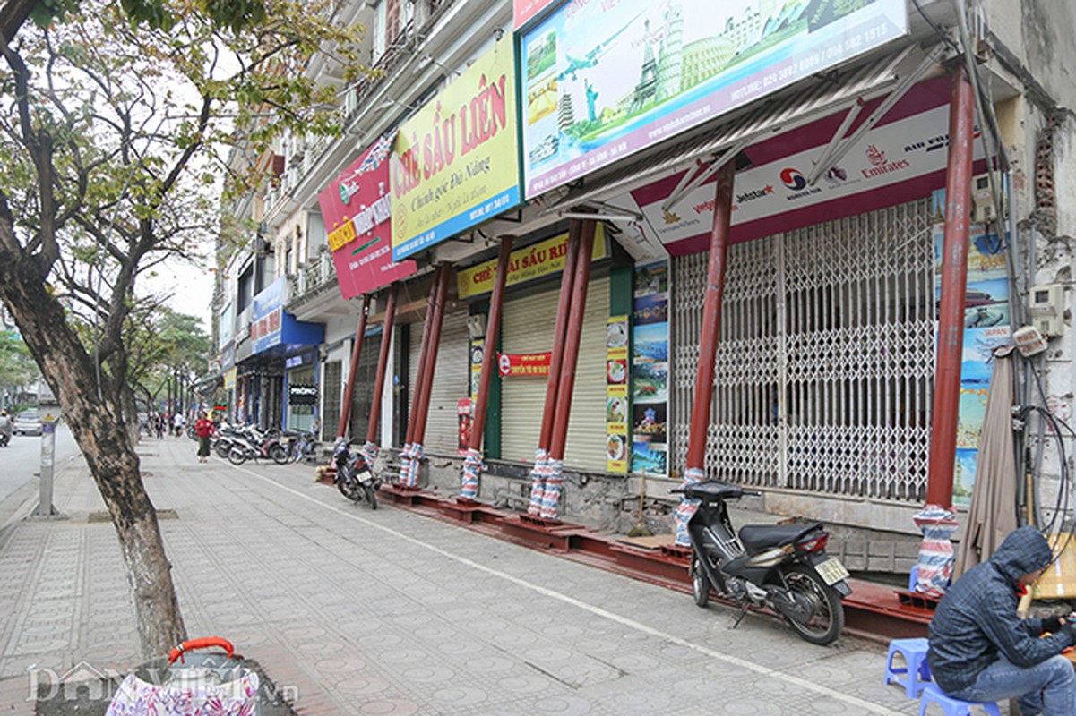 Ha Noi: Nha tren pho Dao Tan dong loat... “chong nang”-Hinh-2