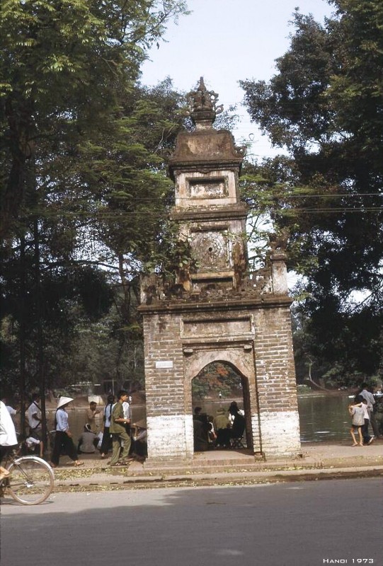 Khoanh khac kho quen ve bo ho Hoan Kiem nam 1973-Hinh-2