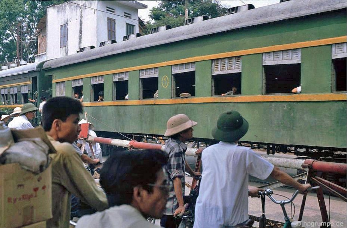 Hinh doc ve giao thong o Ha Noi dau thap nien 1990-Hinh-10