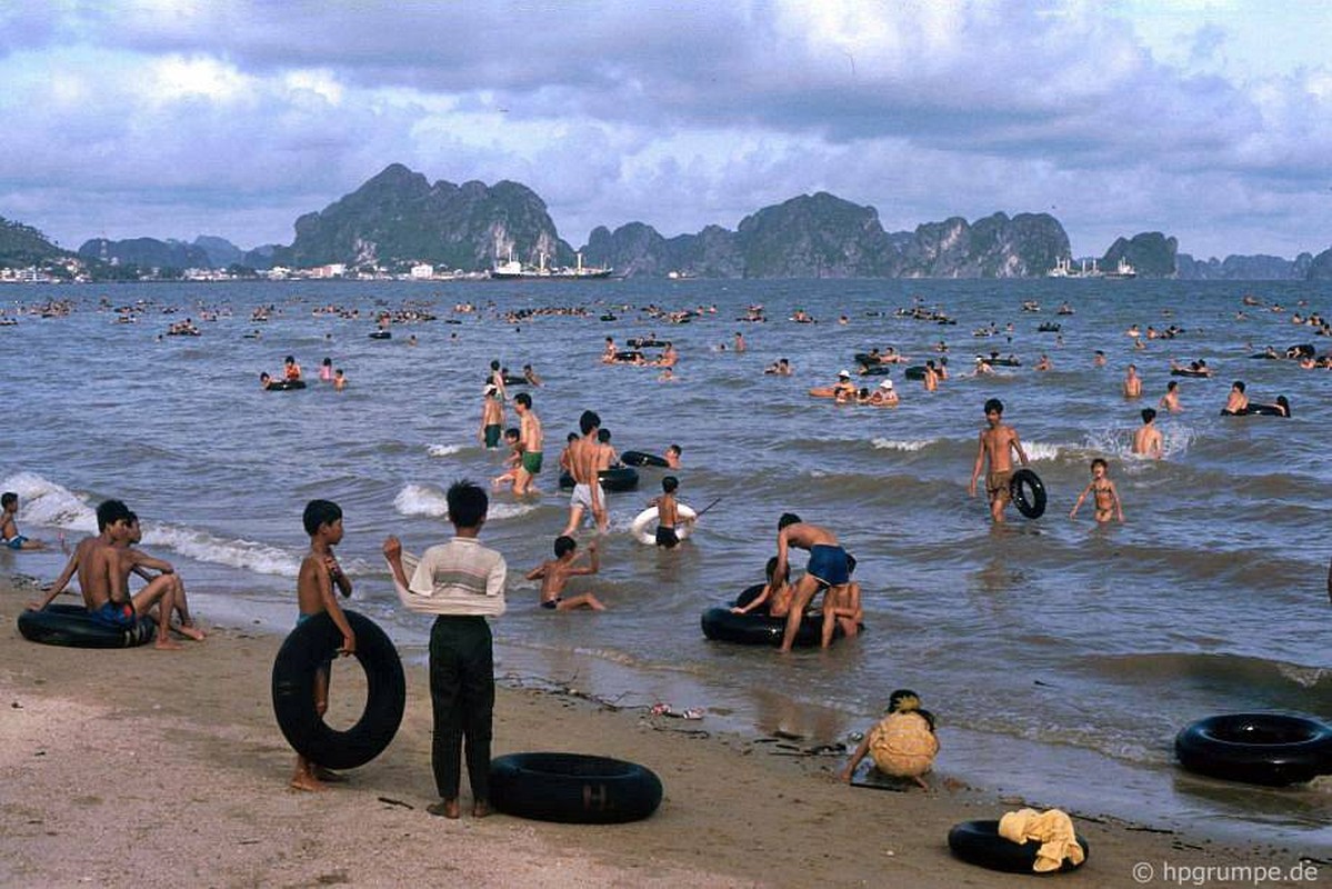 Kham pha thien duong bien Bai Chay dau thap nien 1990-Hinh-3