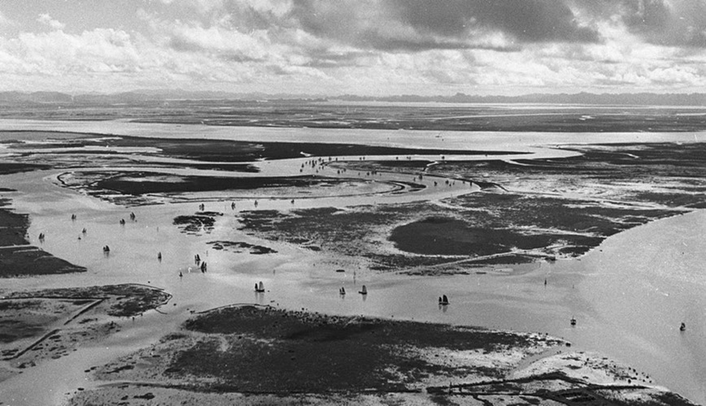 Ha Long thap nien 1950 cuc dep trong anh chup tu may bay-Hinh-5