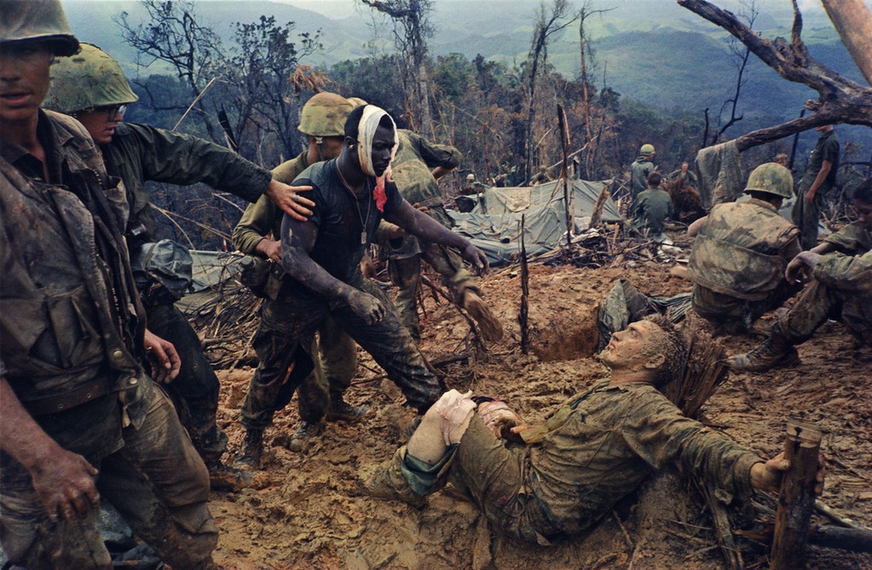 Loat hinh cuc am anh ve chien tranh Viet Nam cua nhiep anh gia Larry Burrows-Hinh-2