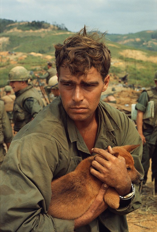 Loat hinh cuc am anh ve chien tranh Viet Nam cua nhiep anh gia Larry Burrows-Hinh-9