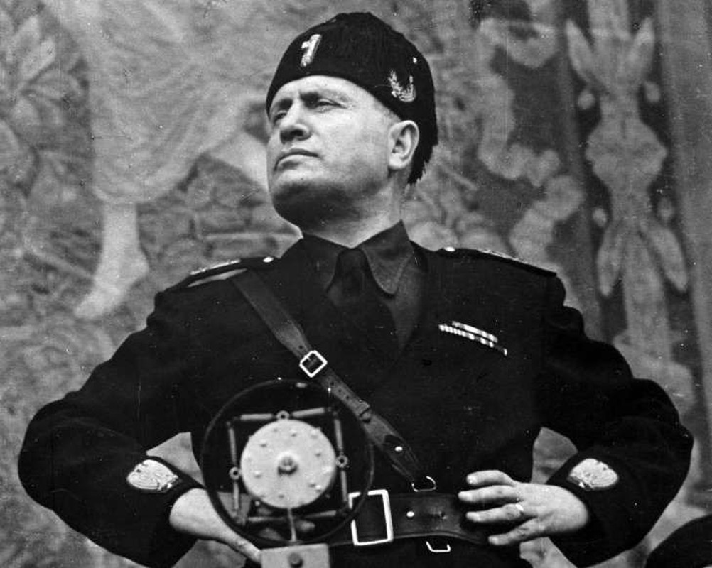 Hitler giai cuu nha doc tai Mussolini ngoan muc the nao?