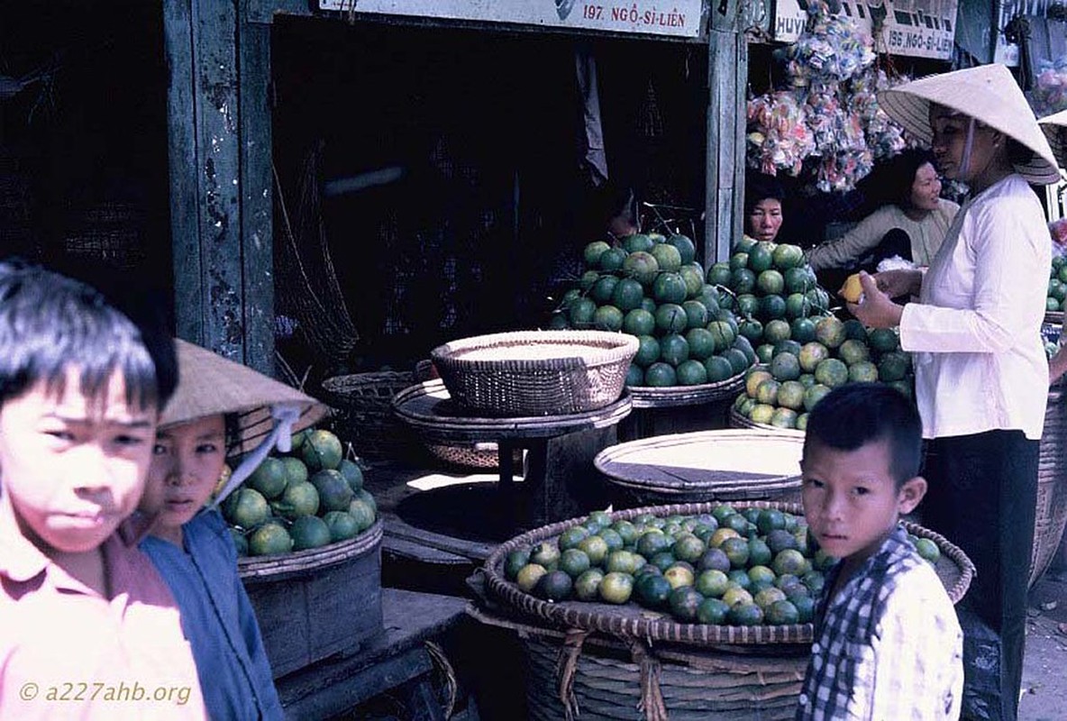 Loat anh cuc sinh dong ve cho Phan Thiet nam 1967-Hinh-9