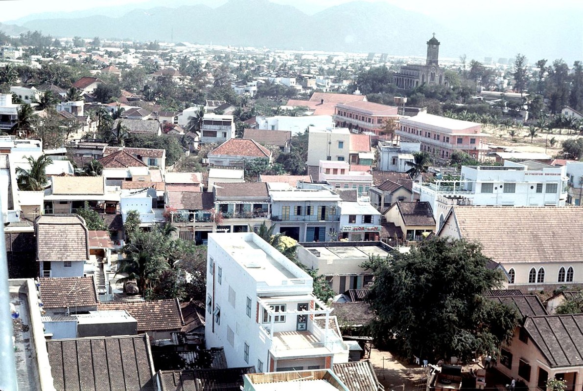 Goc nhin doc tu tren cao ve Nha Trang nam 1968-Hinh-4