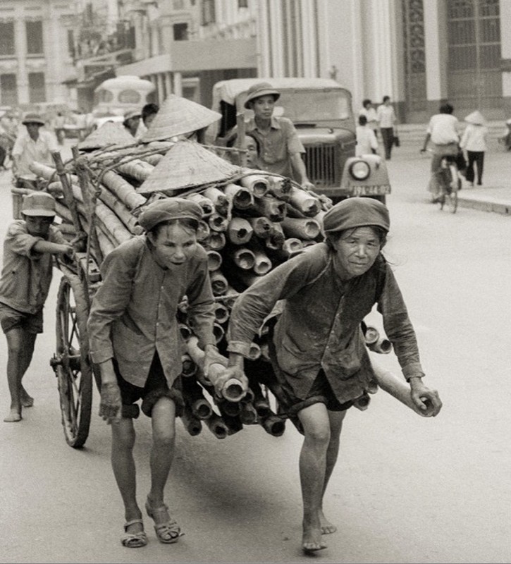 Xuc dong truoc loat anh Ha Noi giai doan 1980 - 1983-Hinh-4