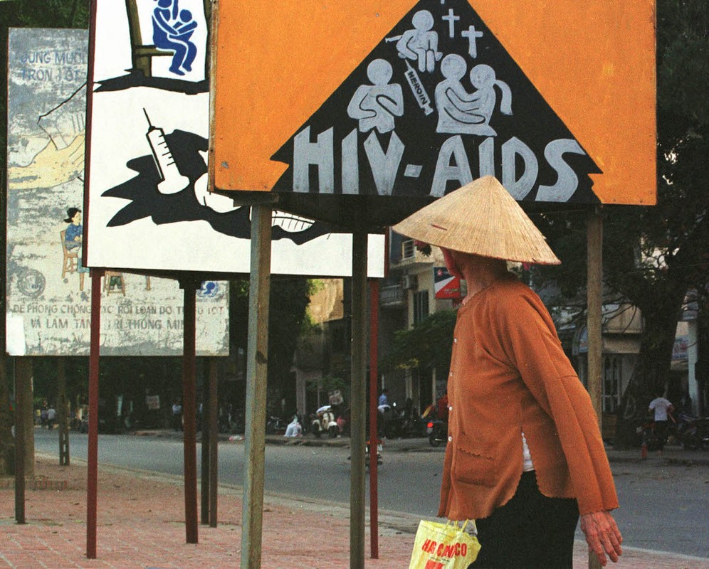 Nhin lai loat pa-no chong HIV/AIDS o Viet Nam thap nien 1990-Hinh-4