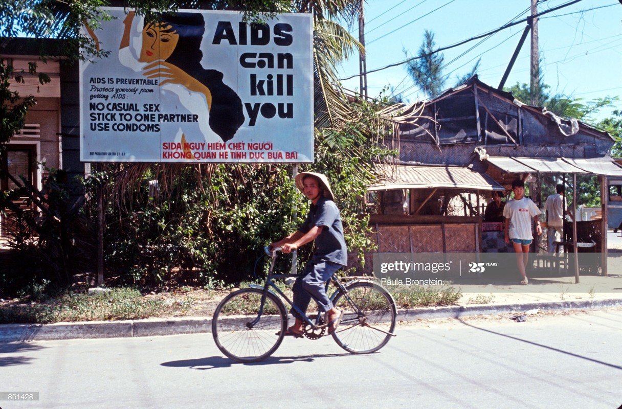 Anh Viet Nam nam 1993 doc dao qua lang kinh cua Paula Bronstein-Hinh-2