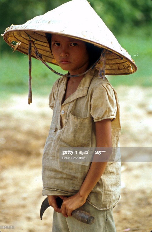 Anh Viet Nam nam 1993 doc dao qua lang kinh cua Paula Bronstein-Hinh-6