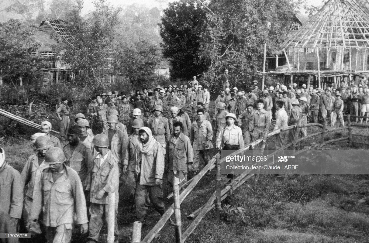 Khoanh khac tuyet vong cua tu binh Phap bi bat o Dien Bien Phu-Hinh-7