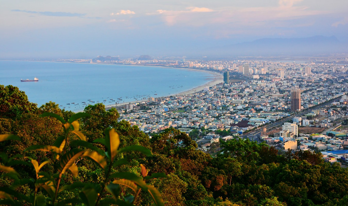 Da Nang tuyet dep qua goc chup tren cao cua pho nhay chau Au