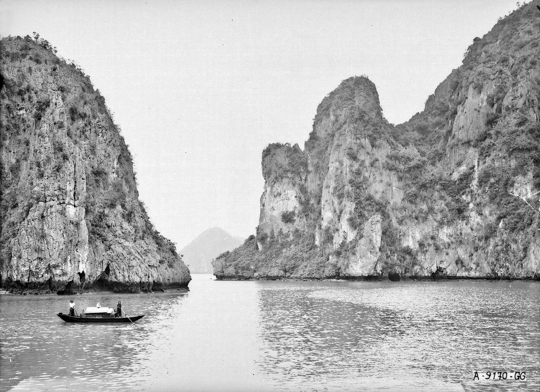 Lang ngam ve dep nguyen so cua vinh Ha Long thap nien 1920-Hinh-7