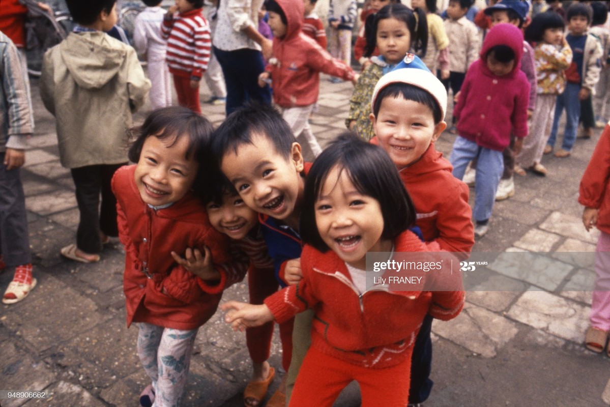 Ky uc ua ve qua bo anh tre em Ha Noi nam 1987-Hinh-16