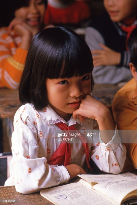 Ky uc ua ve qua bo anh tre em Ha Noi nam 1987-Hinh-17