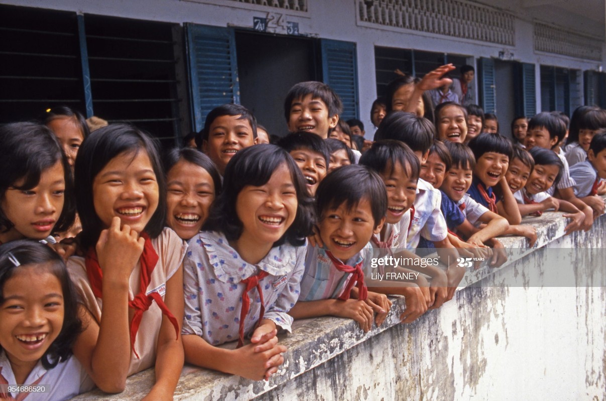 Ky uc ua ve qua bo anh tre em Ha Noi nam 1987-Hinh-2