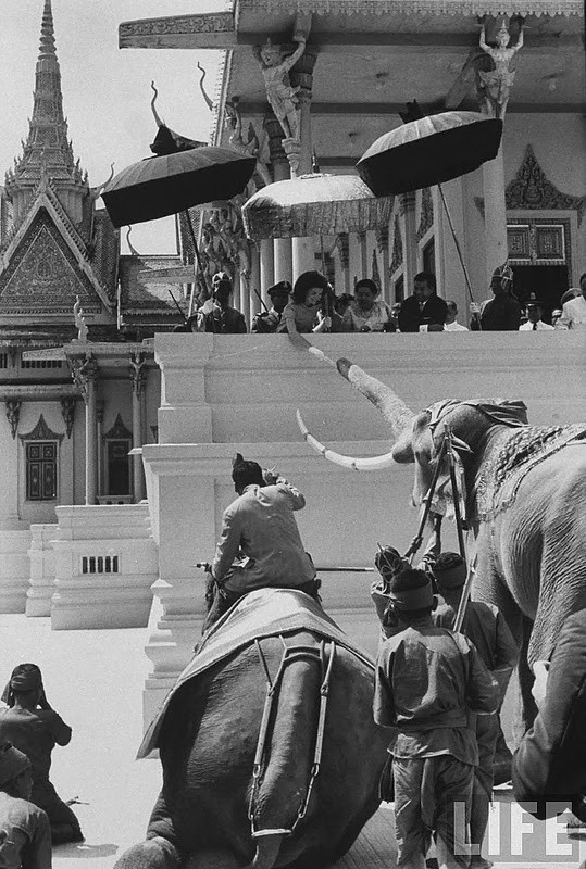 Hinh doc phu nhan co Tong thong Kennedy o Campuchia nam 1967-Hinh-5