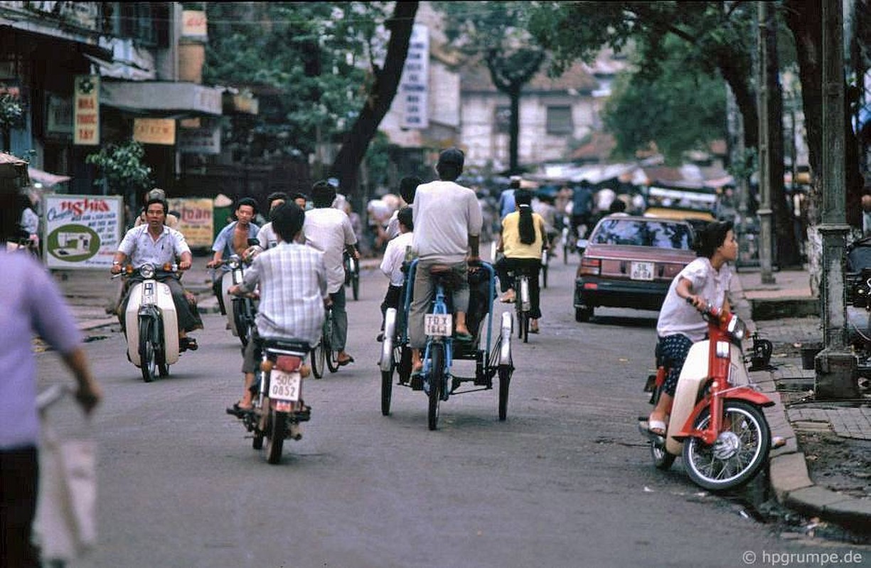 Loat anh kho quen ve xe may o Viet Nam dau thap nien 1990 (2)-Hinh-2