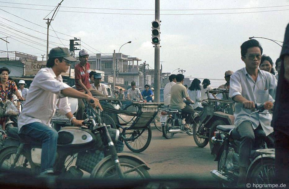 Loat anh kho quen ve xe may o Viet Nam dau thap nien 1990 (2)-Hinh-3