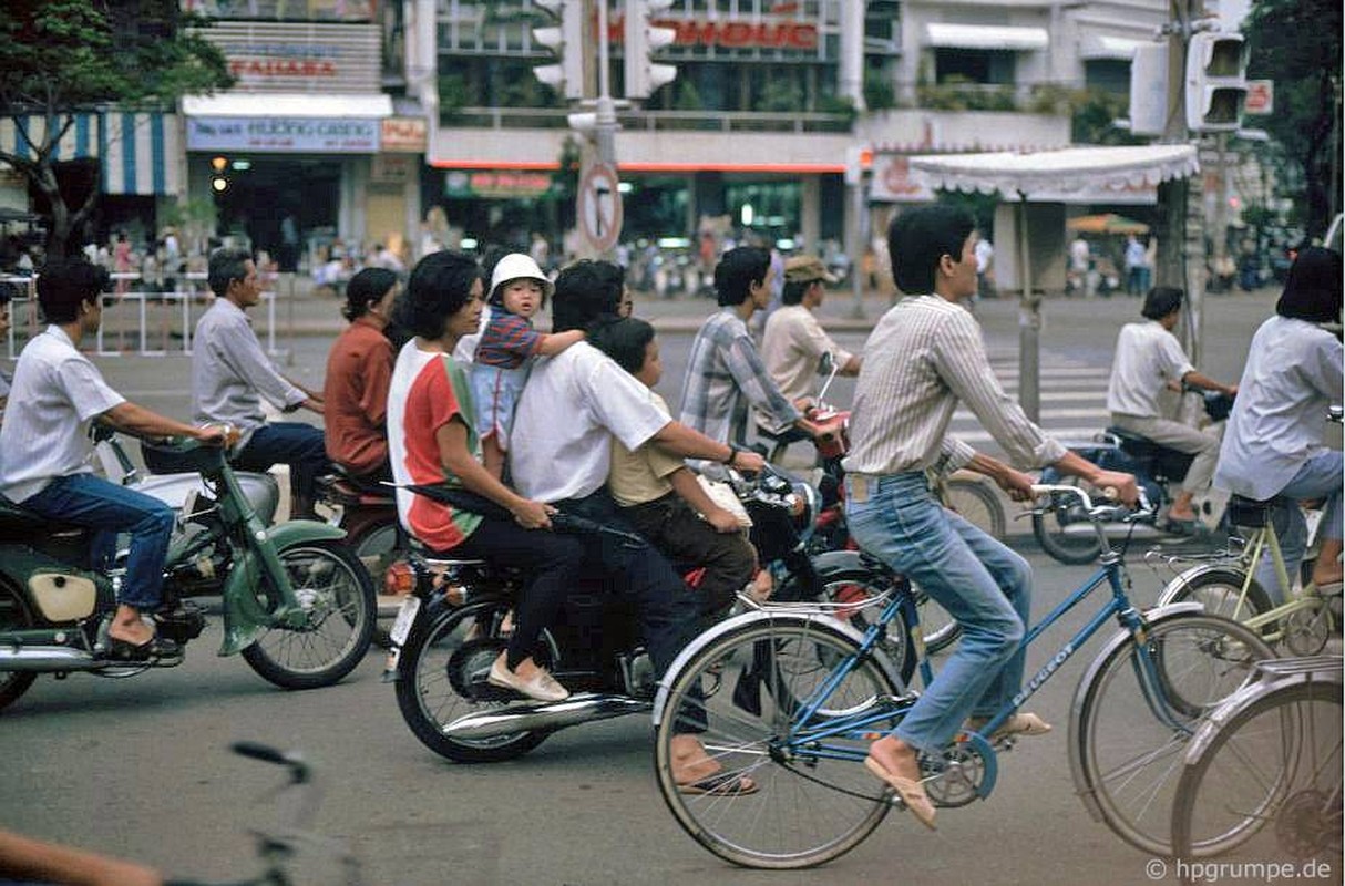 Loat anh kho quen ve xe may o Viet Nam dau thap nien 1990 (2)-Hinh-4