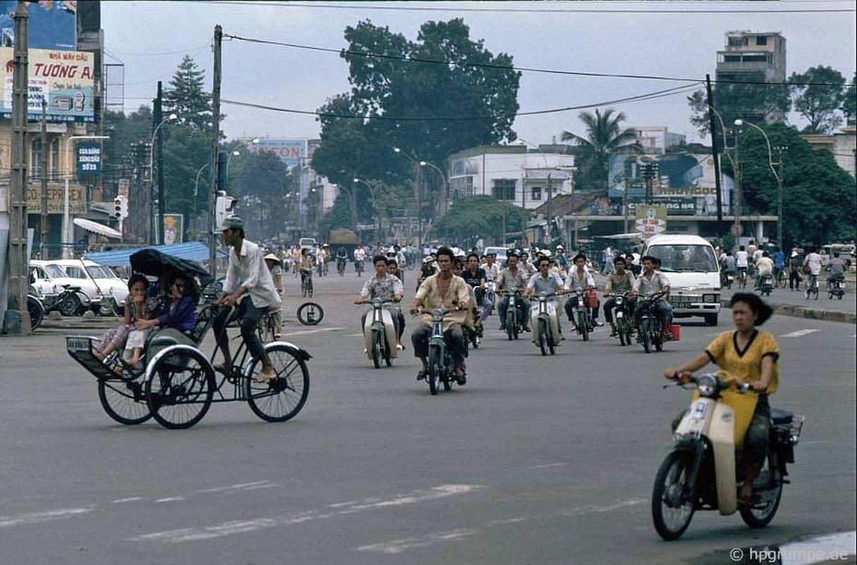 Loat anh kho quen ve xe may o Viet Nam dau thap nien 1990 (2)-Hinh-5