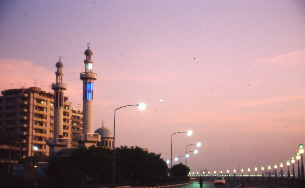 Soi cuoc song trong mo o thanh pho noi tieng nhat UAE thap nien 1980-Hinh-8