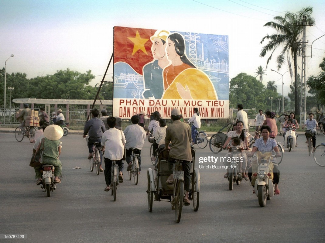 Kham pha Hue va Da Nang nam 1994 qua anh phong vien Duc-Hinh-7