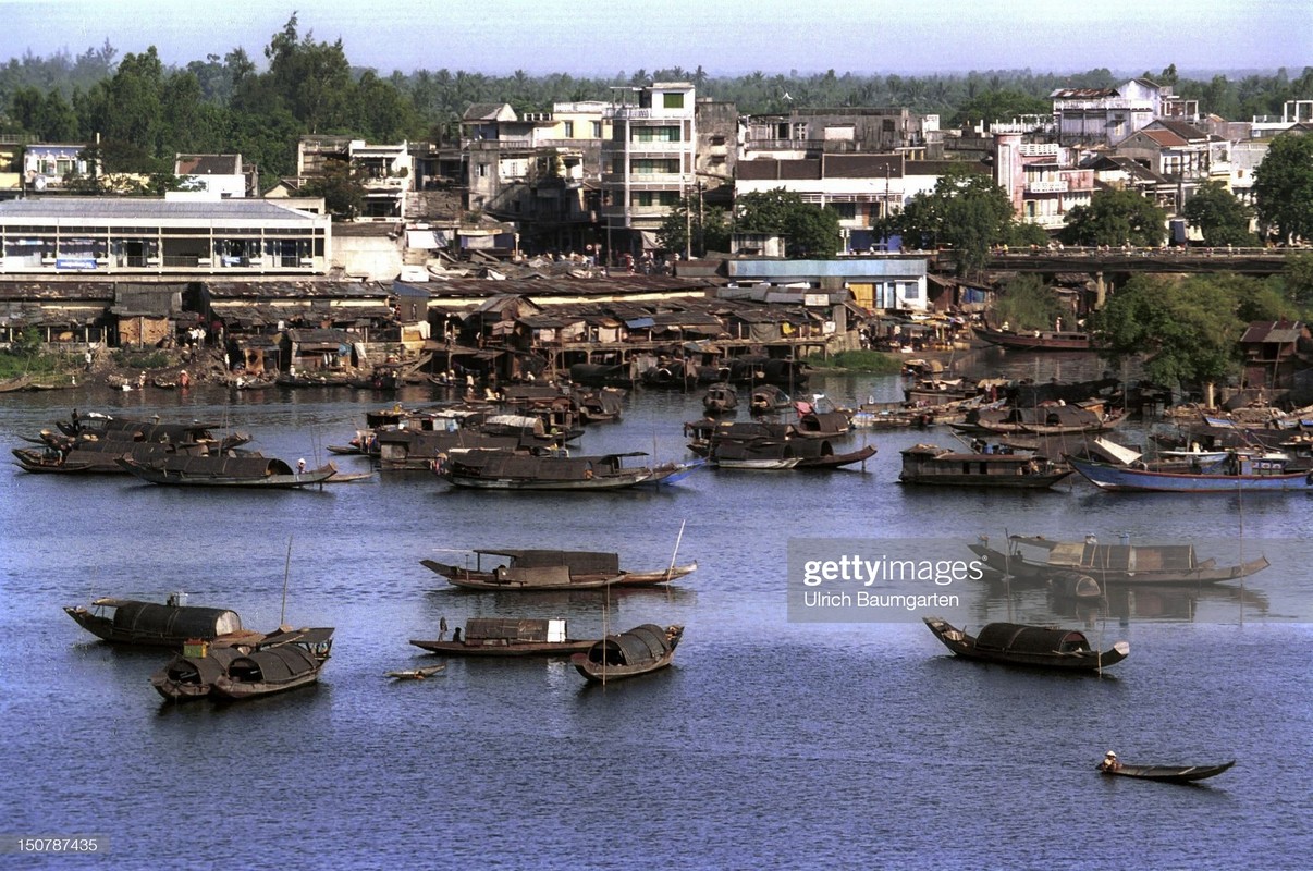 Kham pha Hue va Da Nang nam 1994 qua anh phong vien Duc-Hinh-8