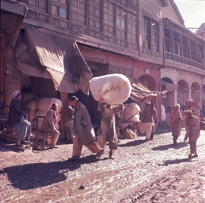 Bat ngo cuoc song binh yen sung tuc o thu do Afghanistan thap nien 1960-Hinh-14