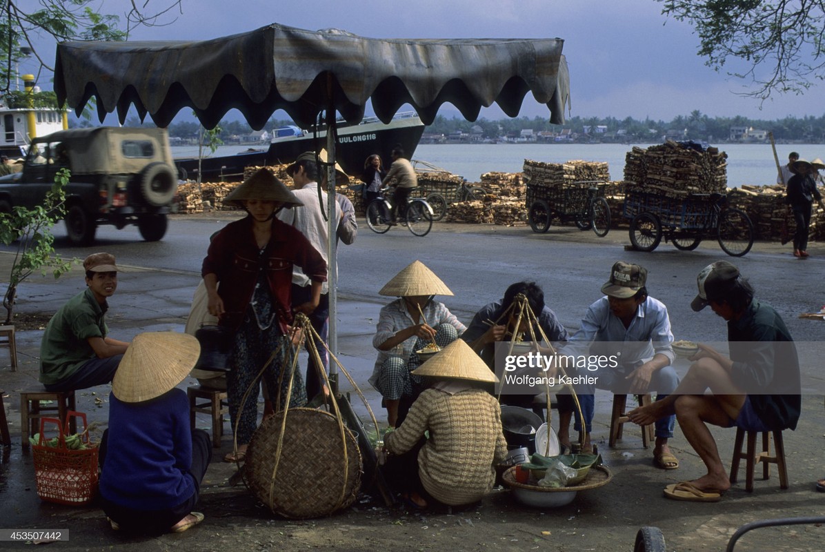 Anh dep moc mac ve Hue, Da Nang nam 1992 qua ong kinh Tay