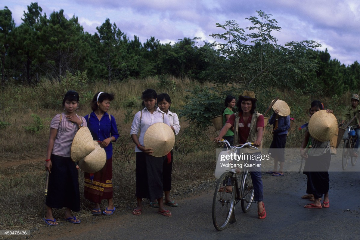 Anh “chat lu” ve Viet Nam nam 1992 qua ong kinh nguoi Duc-Hinh-8