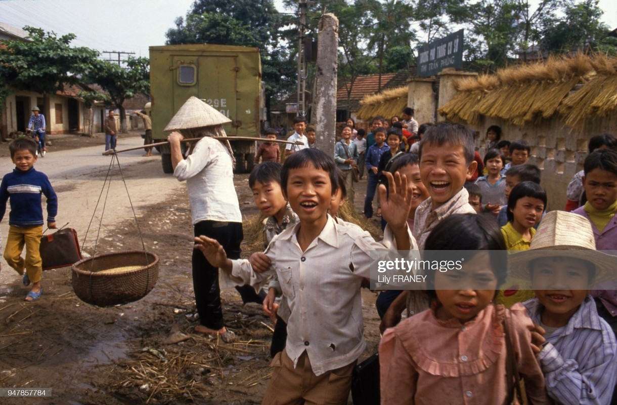 Khung canh thanh binh cua dong que Viet Nam nam 1987 (2)