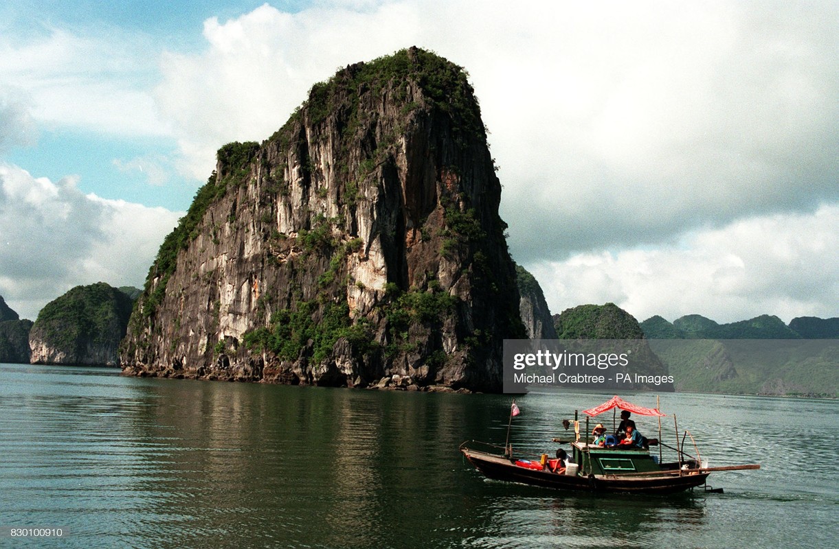 Phong canh Viet Nam thap nien 1990 qua ong kinh nguoi My-Hinh-4