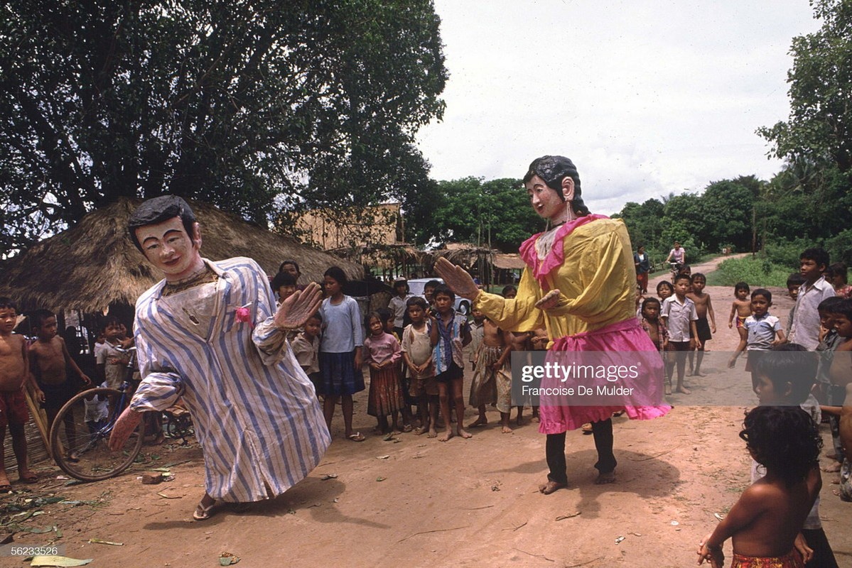Doi thuong sinh dong o Campuchia nam 1989 qua ong kinh Tay-Hinh-10