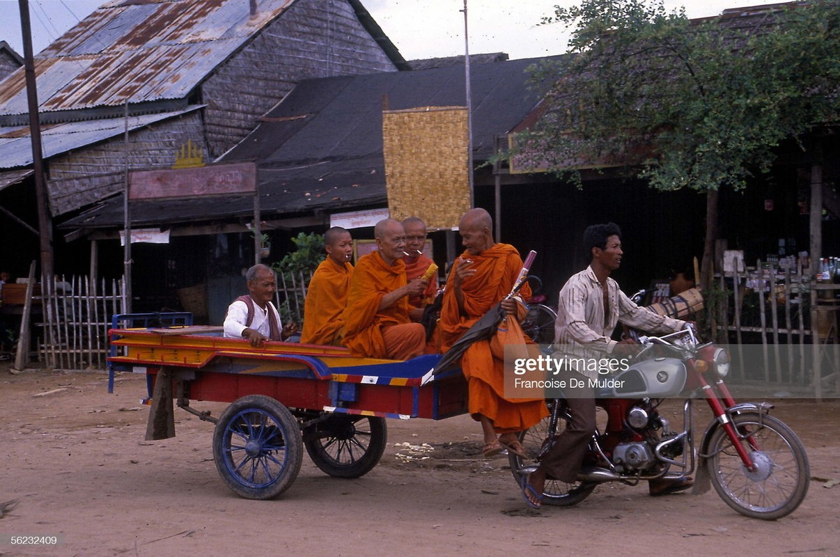 Doi thuong sinh dong o Campuchia nam 1989 qua ong kinh Tay-Hinh-11