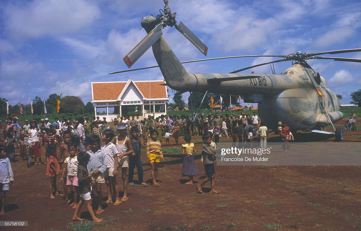 Doi thuong sinh dong o Campuchia nam 1989 qua ong kinh Tay-Hinh-12