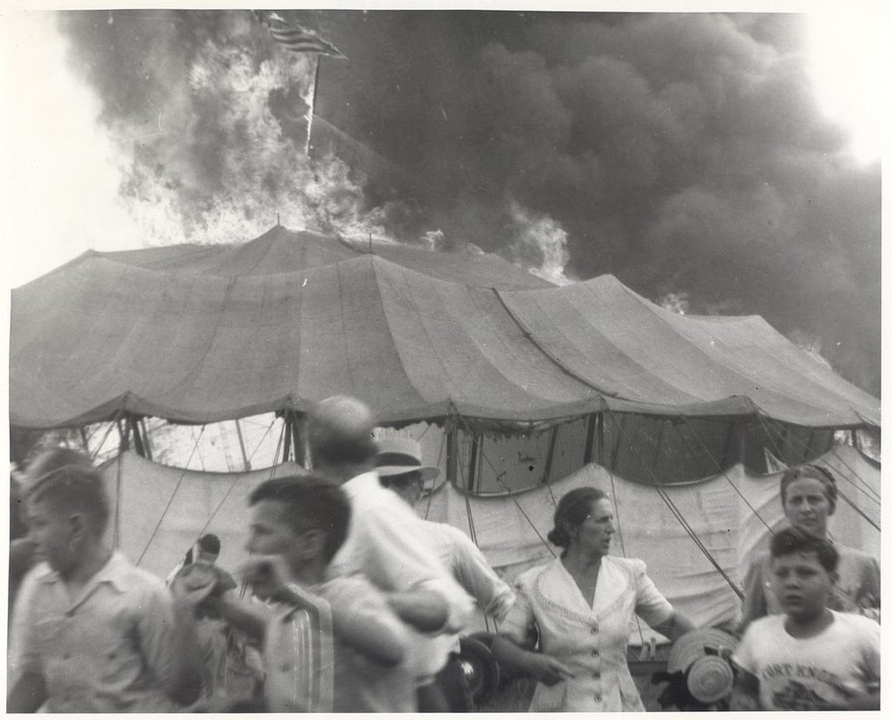 Khung khiep vu chay rap xiec lam hang tram nguoi chet nam 1944-Hinh-2