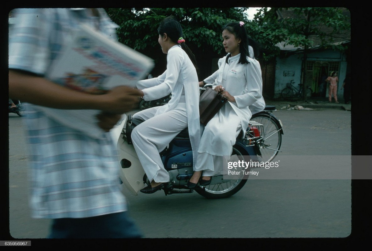 Anh doc: Giao thong o TP. HCM nam 1994 qua ong kinh Peter Turnley-Hinh-4