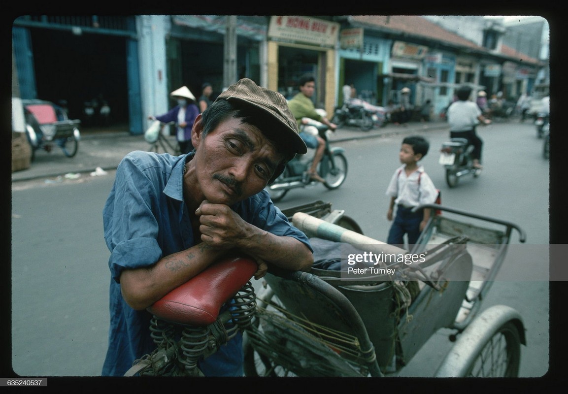 Anh doc: Giao thong o TP. HCM nam 1994 qua ong kinh Peter Turnley-Hinh-5