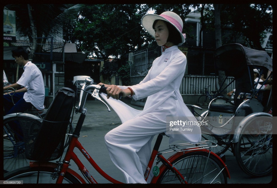 Anh doc: Giao thong o TP. HCM nam 1994 qua ong kinh Peter Turnley-Hinh-7