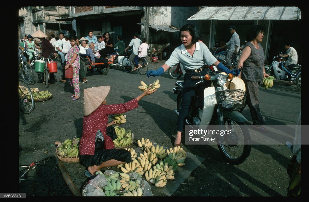 Anh doc: Giao thong o TP. HCM nam 1994 qua ong kinh Peter Turnley-Hinh-8