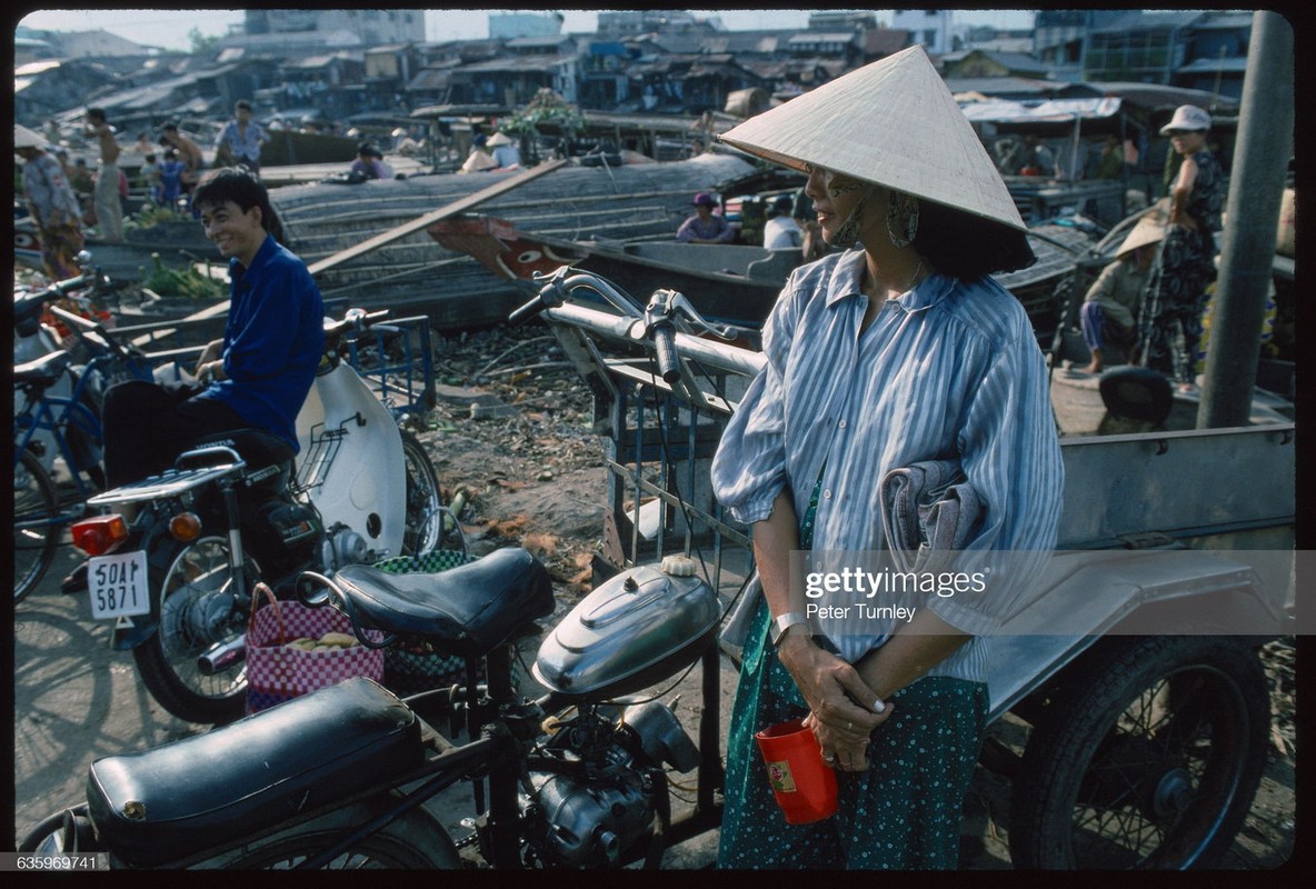 Anh doc: Giao thong o TP. HCM nam 1994 qua ong kinh Peter Turnley-Hinh-9