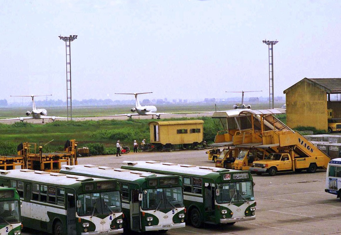 Anh dac biet hiem ve san bay Noi Bai nhung nam 1990-Hinh-4