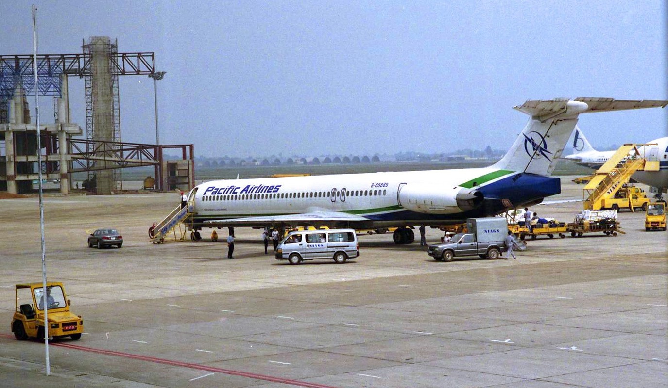 Anh dac biet hiem ve san bay Noi Bai nhung nam 1990-Hinh-9