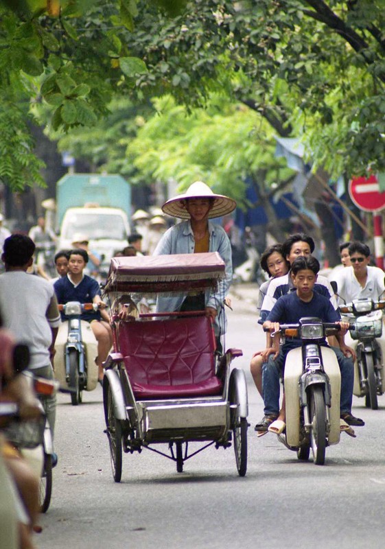 Thoi hoang kim cua xich lo Ha Noi qua ong kinh nguoi Nhat-Hinh-4