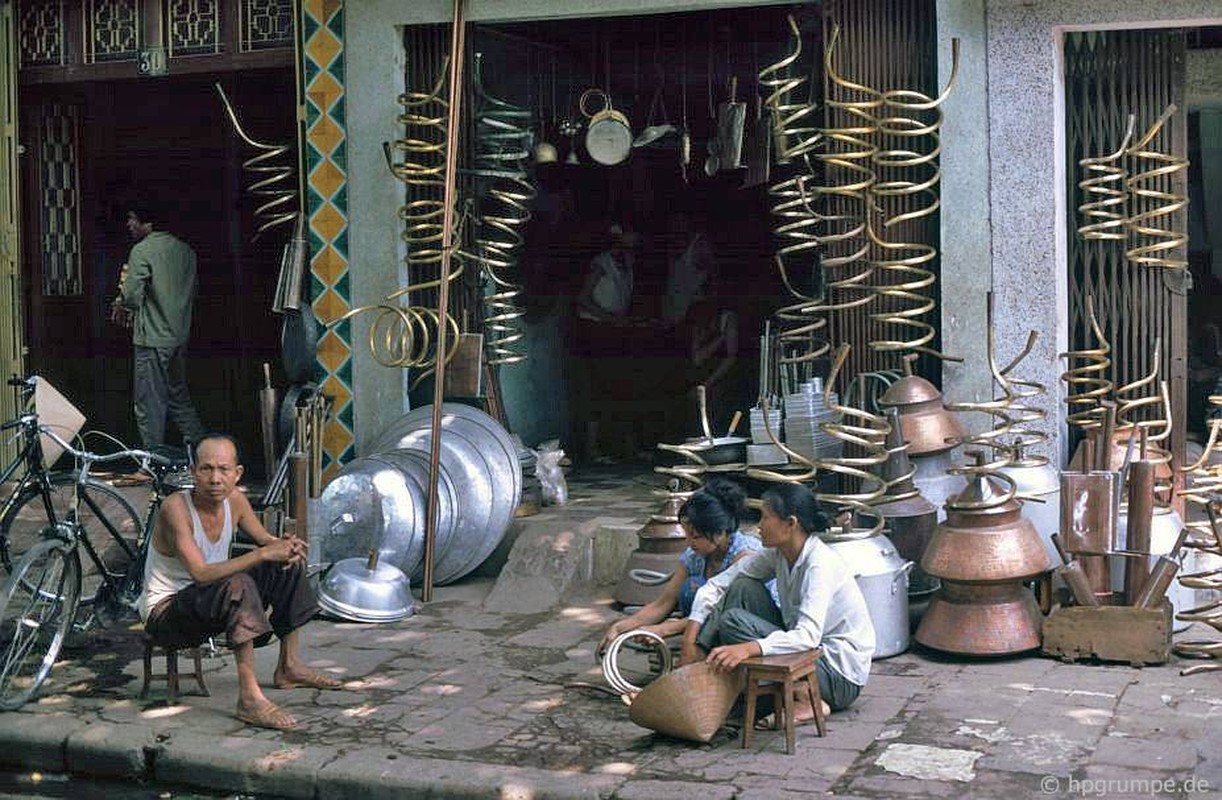 Loat anh cuc sinh dong ve cac cua hang o Ha Noi nam 1991-Hinh-10