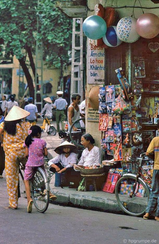 Loat anh cuc sinh dong ve cac cua hang o Ha Noi nam 1991-Hinh-17