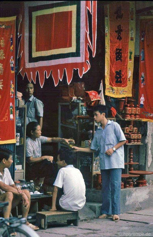 Loat anh cuc sinh dong ve cac cua hang o Ha Noi nam 1991-Hinh-18