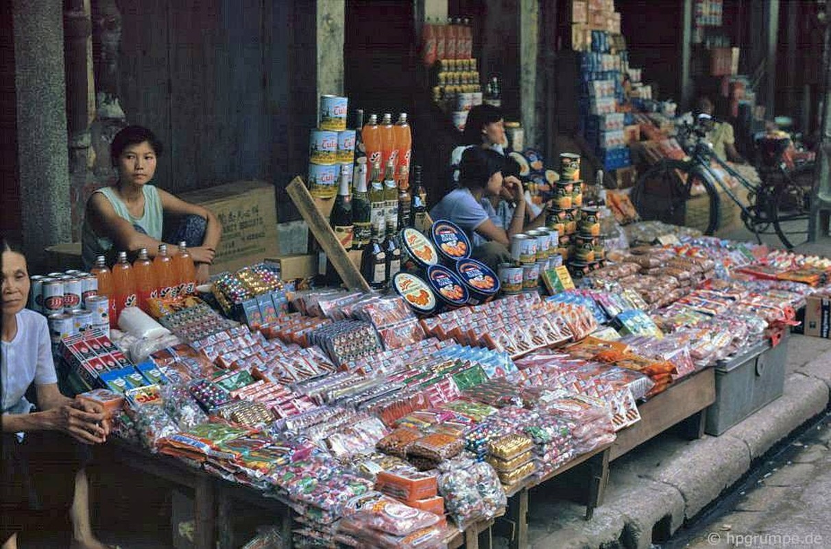 Loat anh cuc sinh dong ve cac cua hang o Ha Noi nam 1991