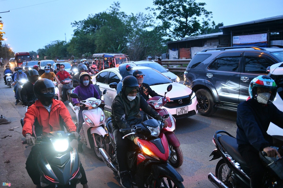 Chua het ky nghi le, duong vao Ha Noi da un tac keo dai-Hinh-5